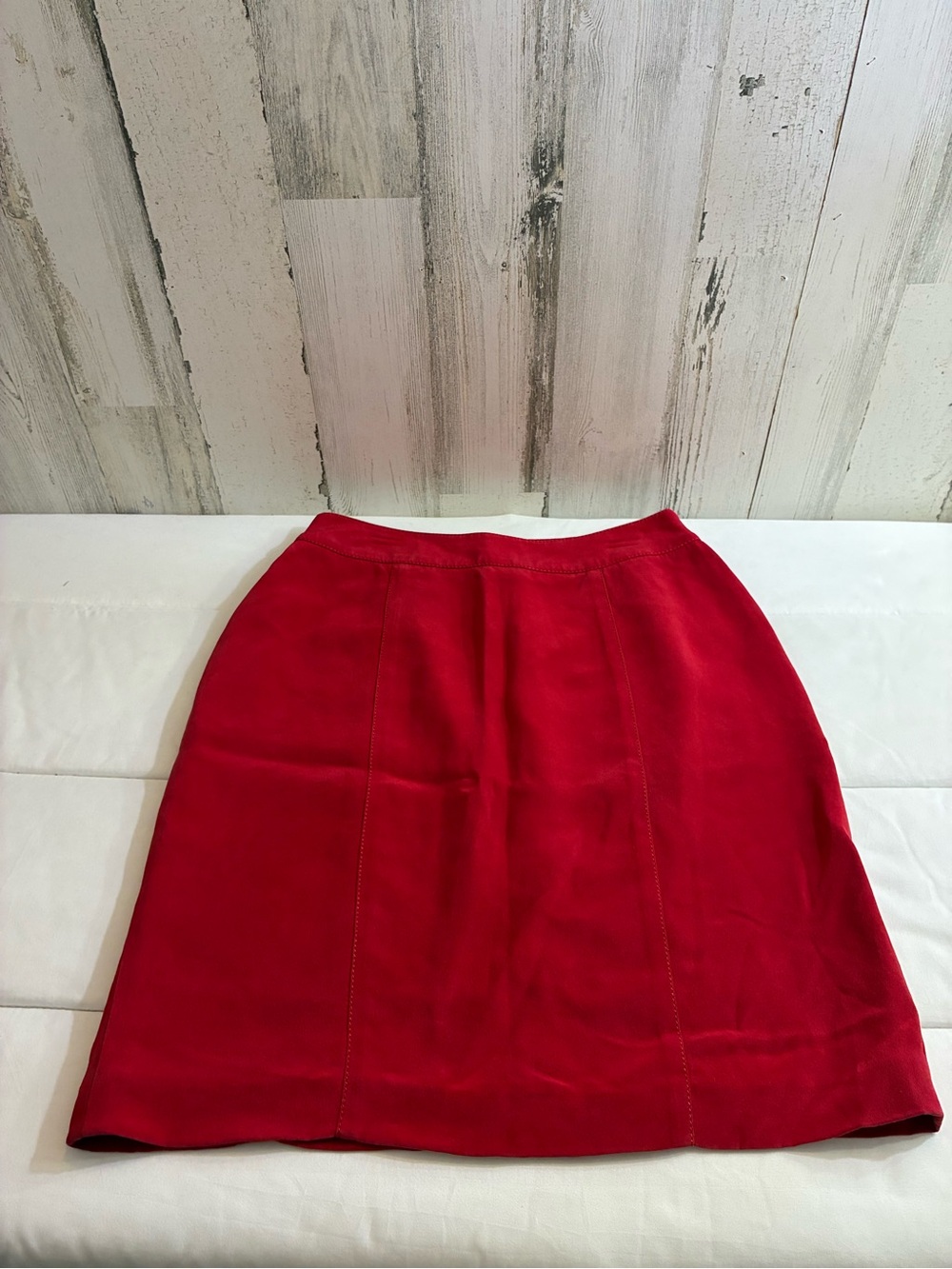 Katherine Kelly 100% silk Red A-Line Skirt - Sleek Everyday Style Women’s Sz 6